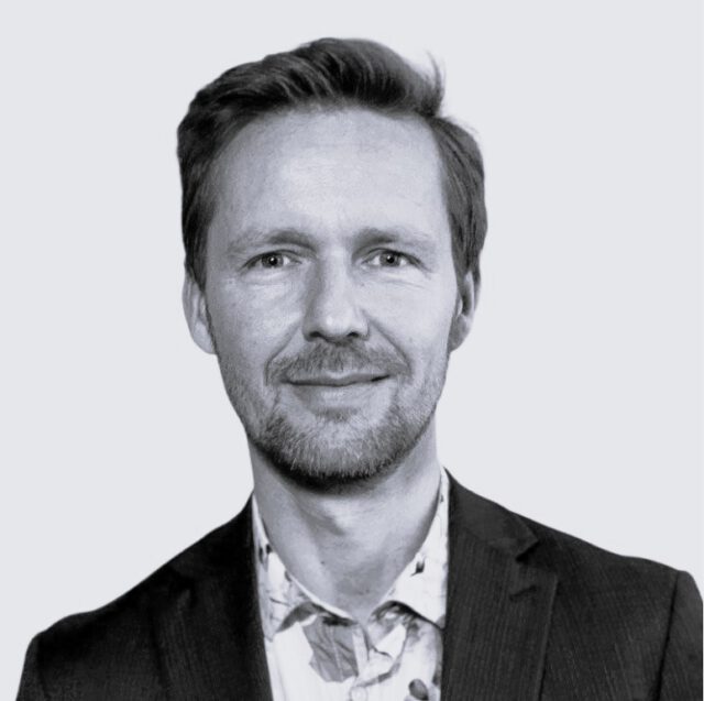 https://www.krisen-bewegen.org/wp-content/uploads/2025/10/CH-Bild-SW-640x637.jpg