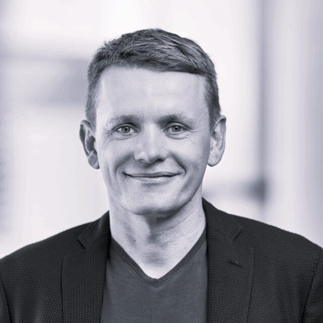 https://www.krisen-bewegen.org/wp-content/uploads/2025/10/RP-Bild-SW-640x640.jpg